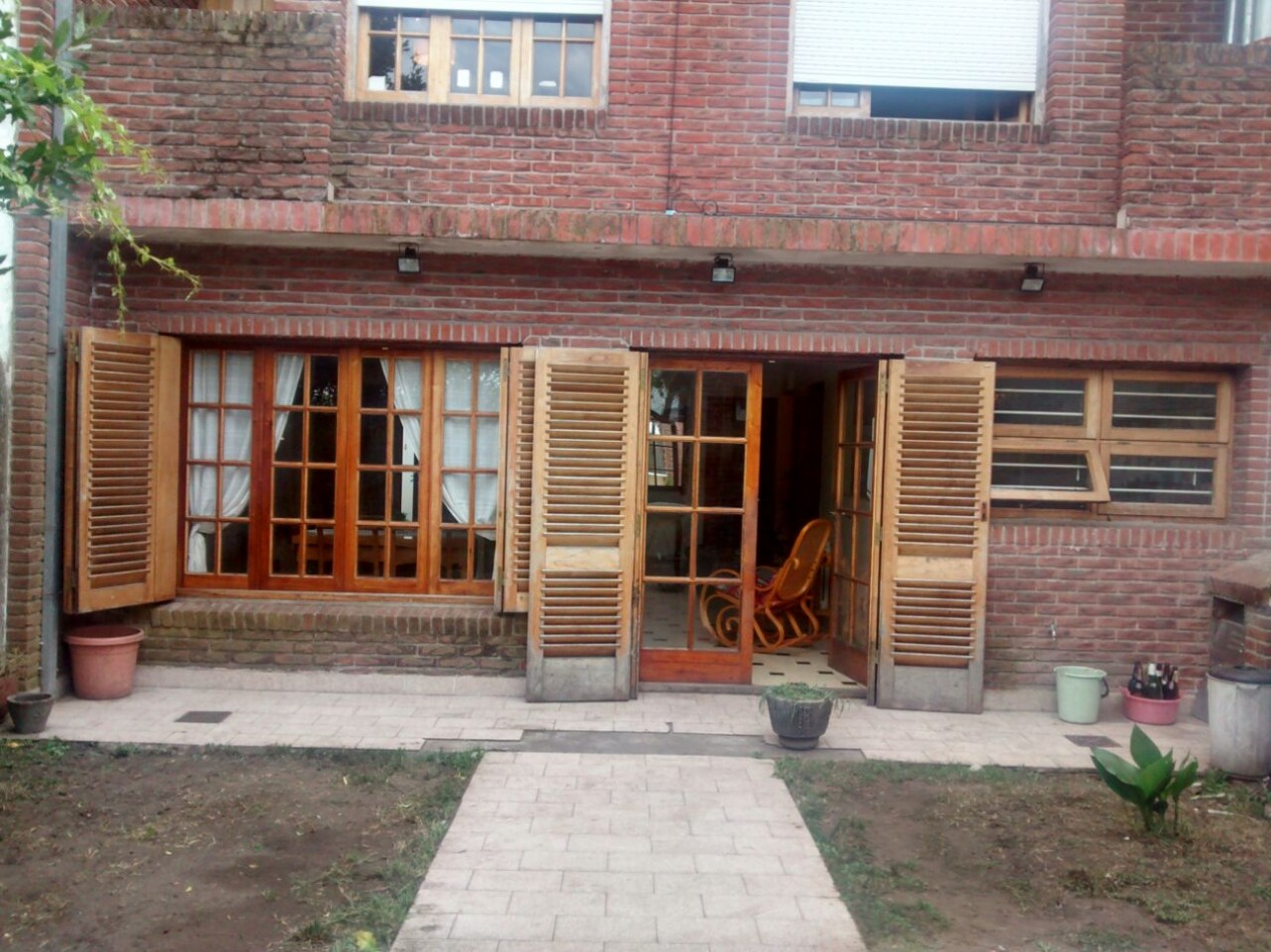 Venta en Block: Local (2 Consult.)+PH 3 amb.+Chalet 3 Plantas/Parque/Quincho. BoLa Perla Mar del Plata