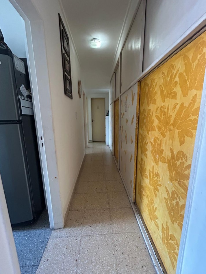 3 Ambientes todo a la calle con balcon / Barrio San Jose / Permuta