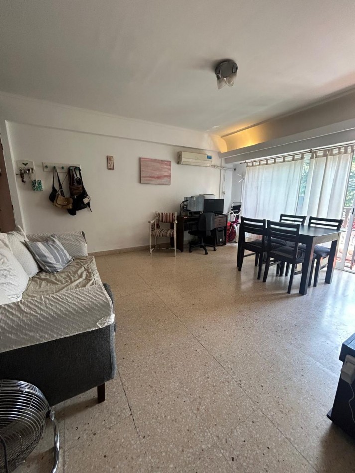 3 Ambientes todo a la calle con balcon / Barrio San Jose / Permuta