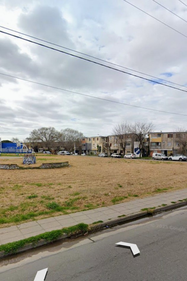 3 Amb. Complejo Centenario. Frente a la plaza