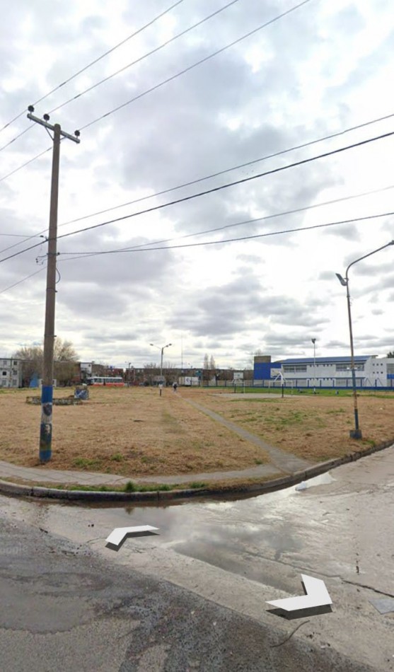 3 Amb. Complejo Centenario. Frente a la plaza