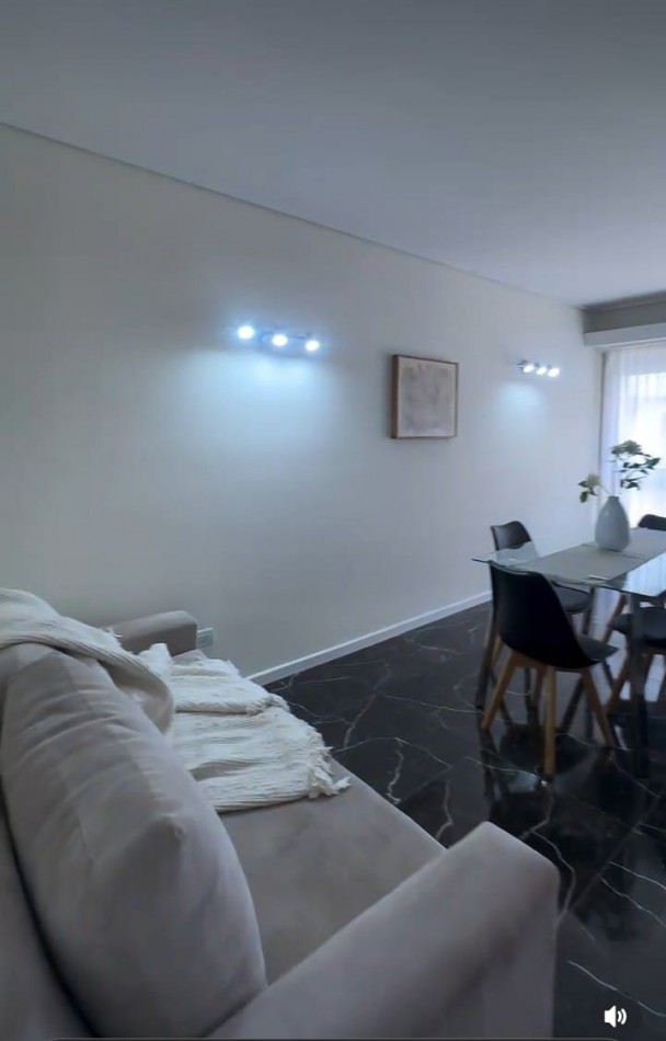 2 Amb.+Dep. C/Balcon reciclado y Amoblado. A una cuadra del mar