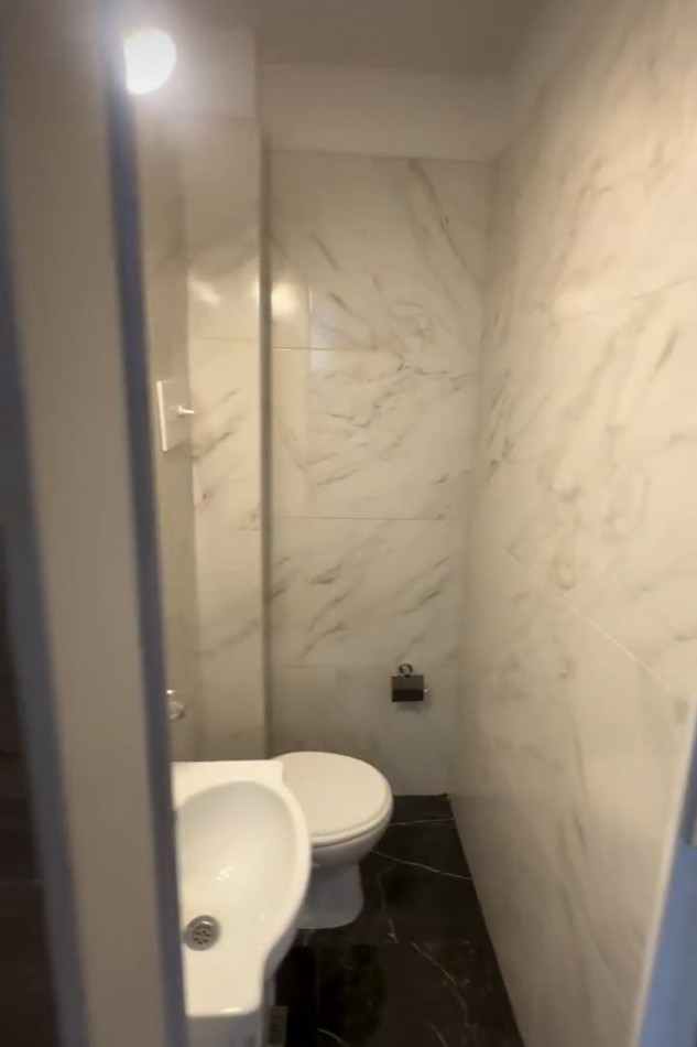 2 Amb.+Dep. C/Balcon reciclado y Amoblado. A una cuadra del mar