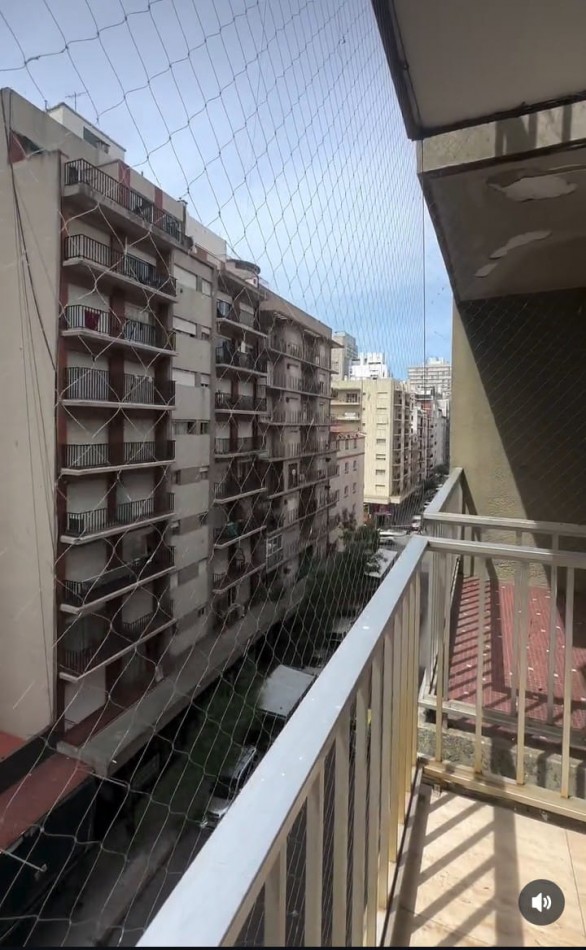 2 Amb.+Dep. C/Balcon reciclado y Amoblado. A una cuadra del mar