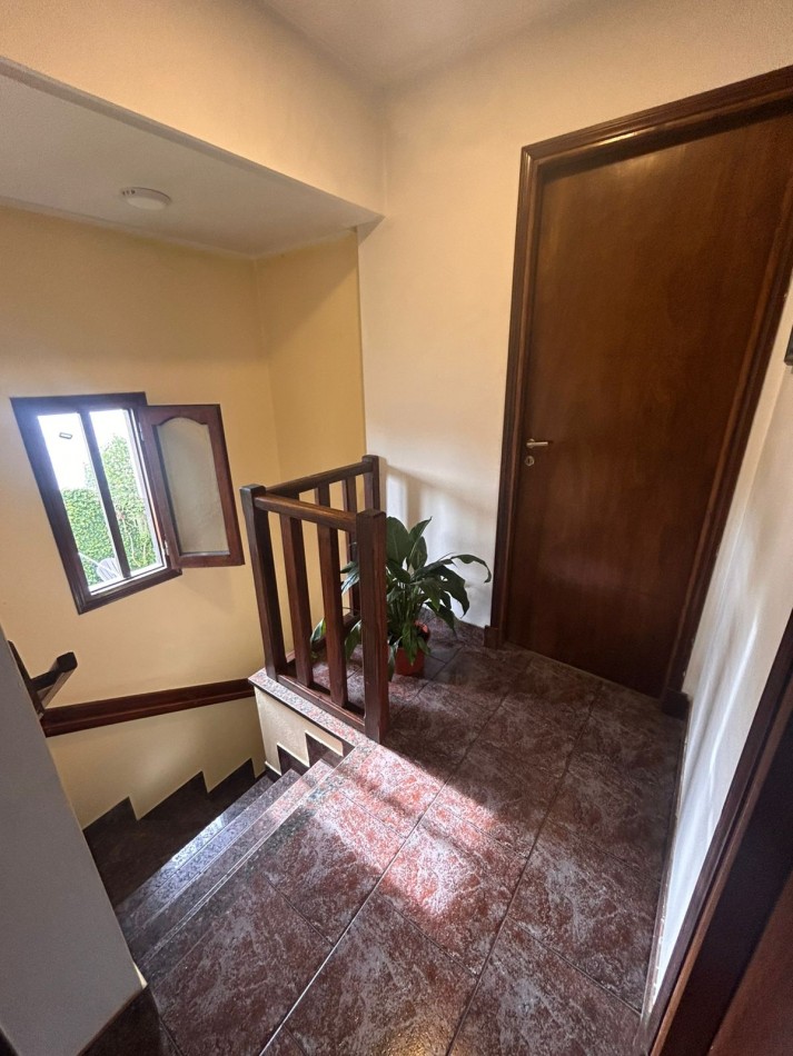 Chalet 4 Amb. Los Pinares. Apto credito. Permuta