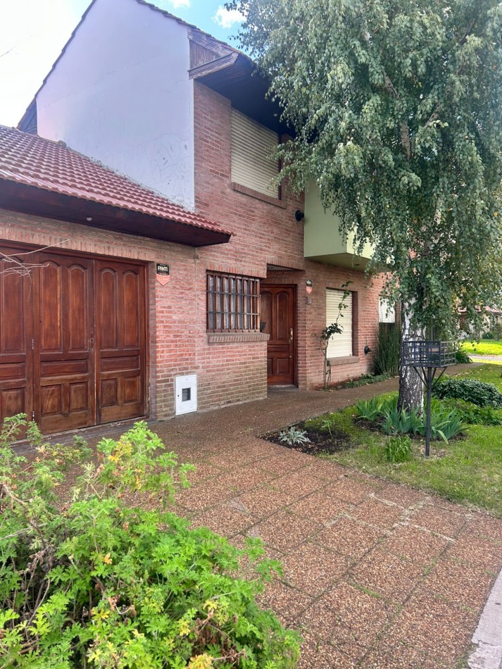 Chalet 4 Amb. Los Pinares. Apto credito. Permuta