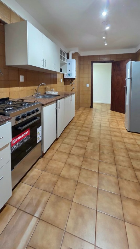 Depto 2 amb.c/depend c/balcon. Reciclado