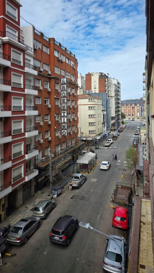 Depto 2 amb.c/depend c/balcon. Reciclado