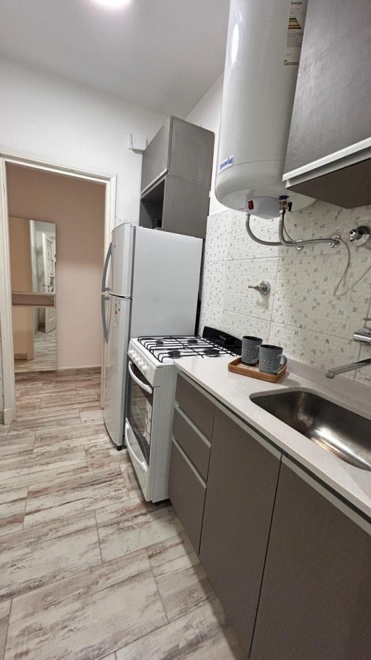 2 Amb.c/Depend. COCHERA. Al frente c/Balcon. Amoblado. Santa Fe y Rivadavia