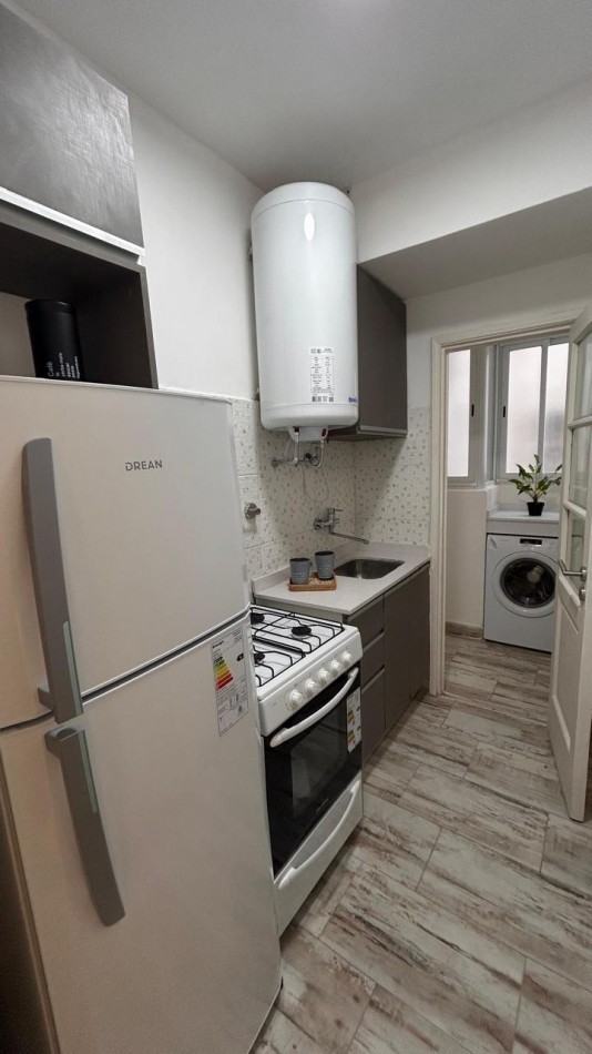 2 Amb.c/Depend. COCHERA. Al frente c/Balcon. Amoblado. Santa Fe y Rivadavia