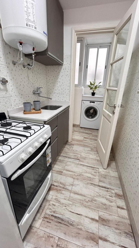 2 Amb.c/Depend. COCHERA. Al frente c/Balcon. Amoblado. Santa Fe y Rivadavia