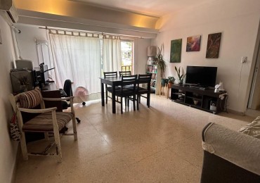 3 Ambientes todo a la calle con balcon / Barrio San Jose / Permuta