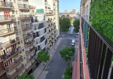 2 Amb. Vista a Pza.Colon. Reciclado y Amoblado. Oportunidad de Inversion